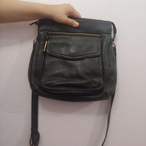 Classic key 🔑 Fossil cross body messenger bag! 🖤